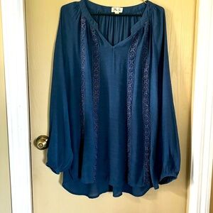 Per Se Navy 1X Tunic Long sleeve, with embroidered accents